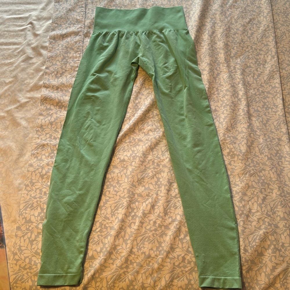 NVGTN women’s yoga pants